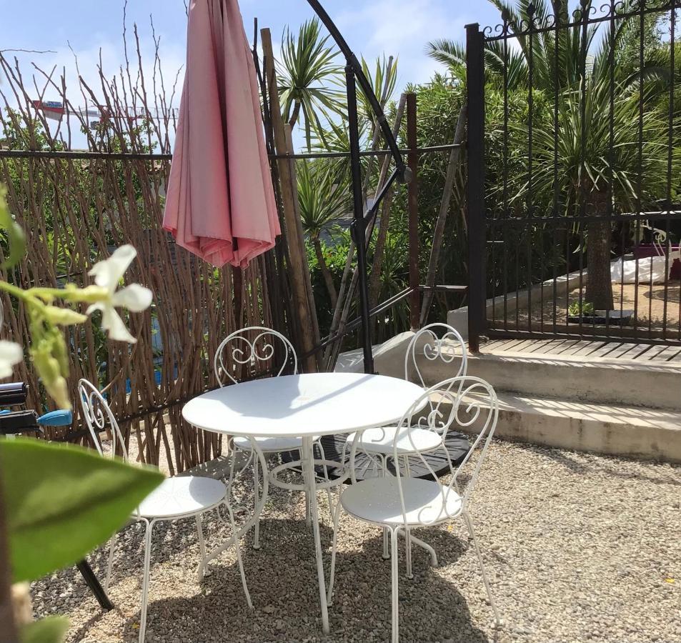 2 Pieces Rez-De-Jardin Dans Maison Avec Piscine Villeneuve-Loubet Dış mekan fotoğraf