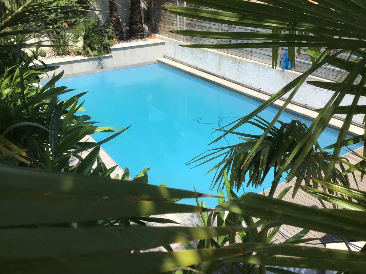 2 Pieces Rez-De-Jardin Dans Maison Avec Piscine Villeneuve-Loubet Dış mekan fotoğraf