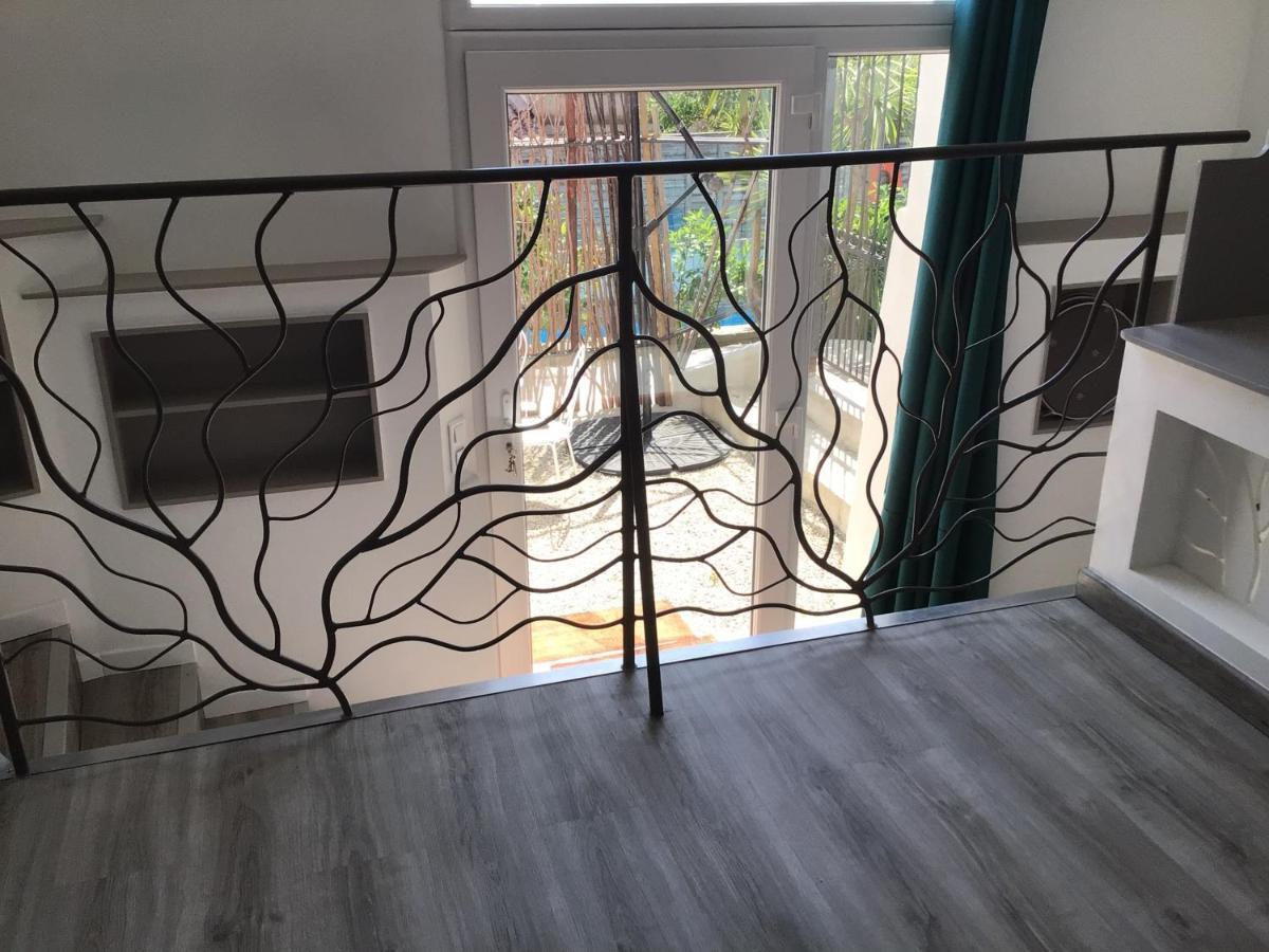 2 Pieces Rez-De-Jardin Dans Maison Avec Piscine Villeneuve-Loubet Dış mekan fotoğraf