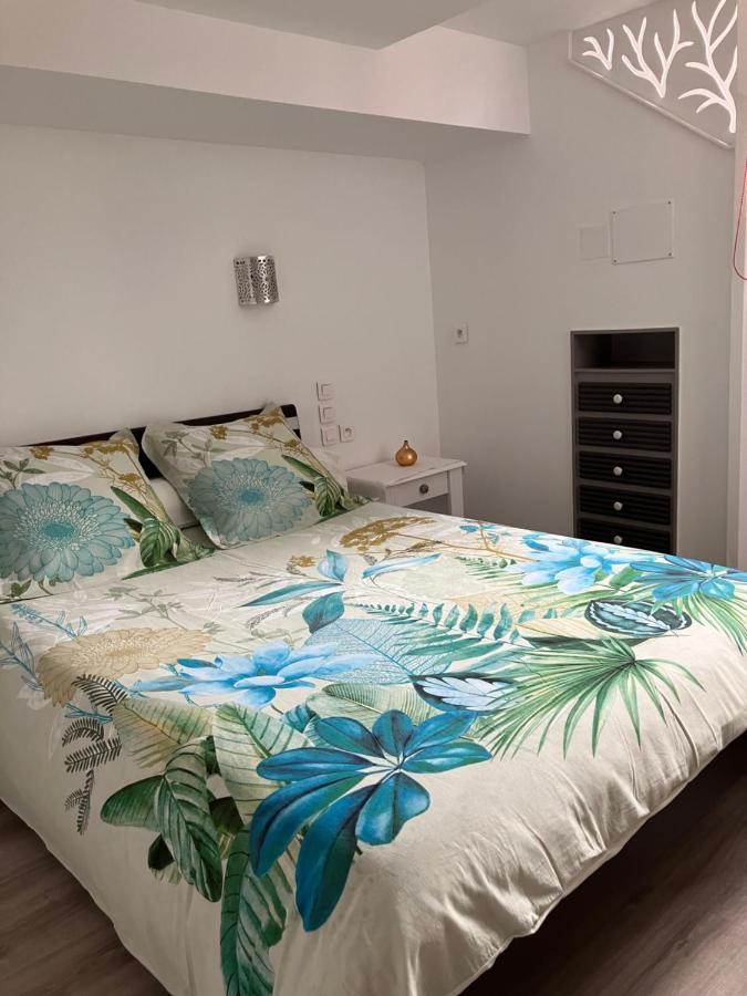 2 Pieces Rez-De-Jardin Dans Maison Avec Piscine Villeneuve-Loubet Dış mekan fotoğraf