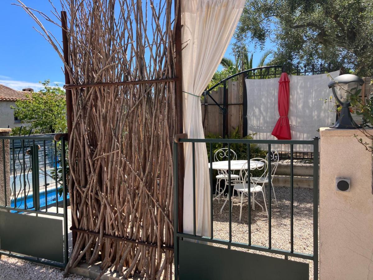 2 Pieces Rez-De-Jardin Dans Maison Avec Piscine Villeneuve-Loubet Dış mekan fotoğraf