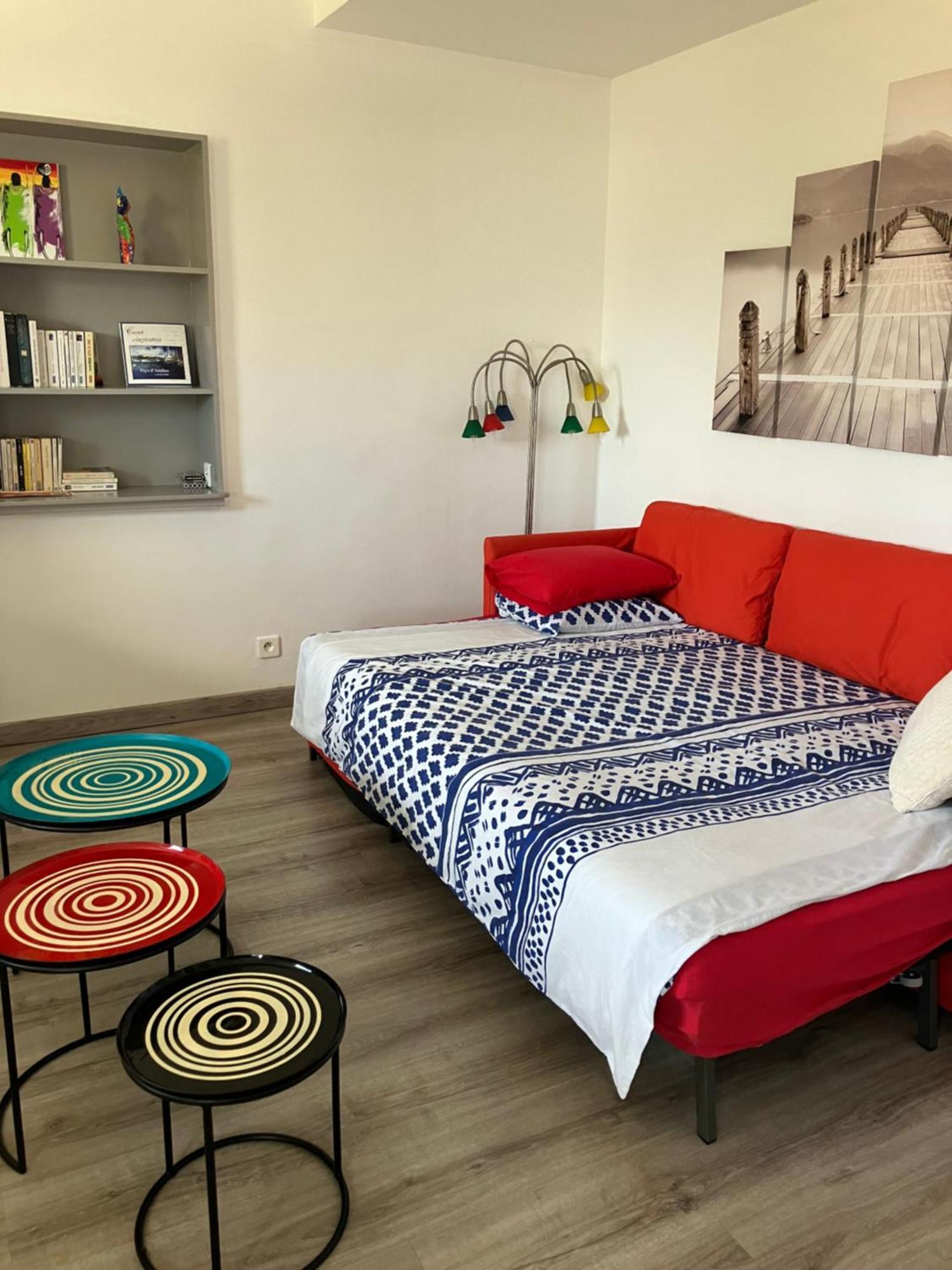 2 Pieces Rez-De-Jardin Dans Maison Avec Piscine Villeneuve-Loubet Dış mekan fotoğraf