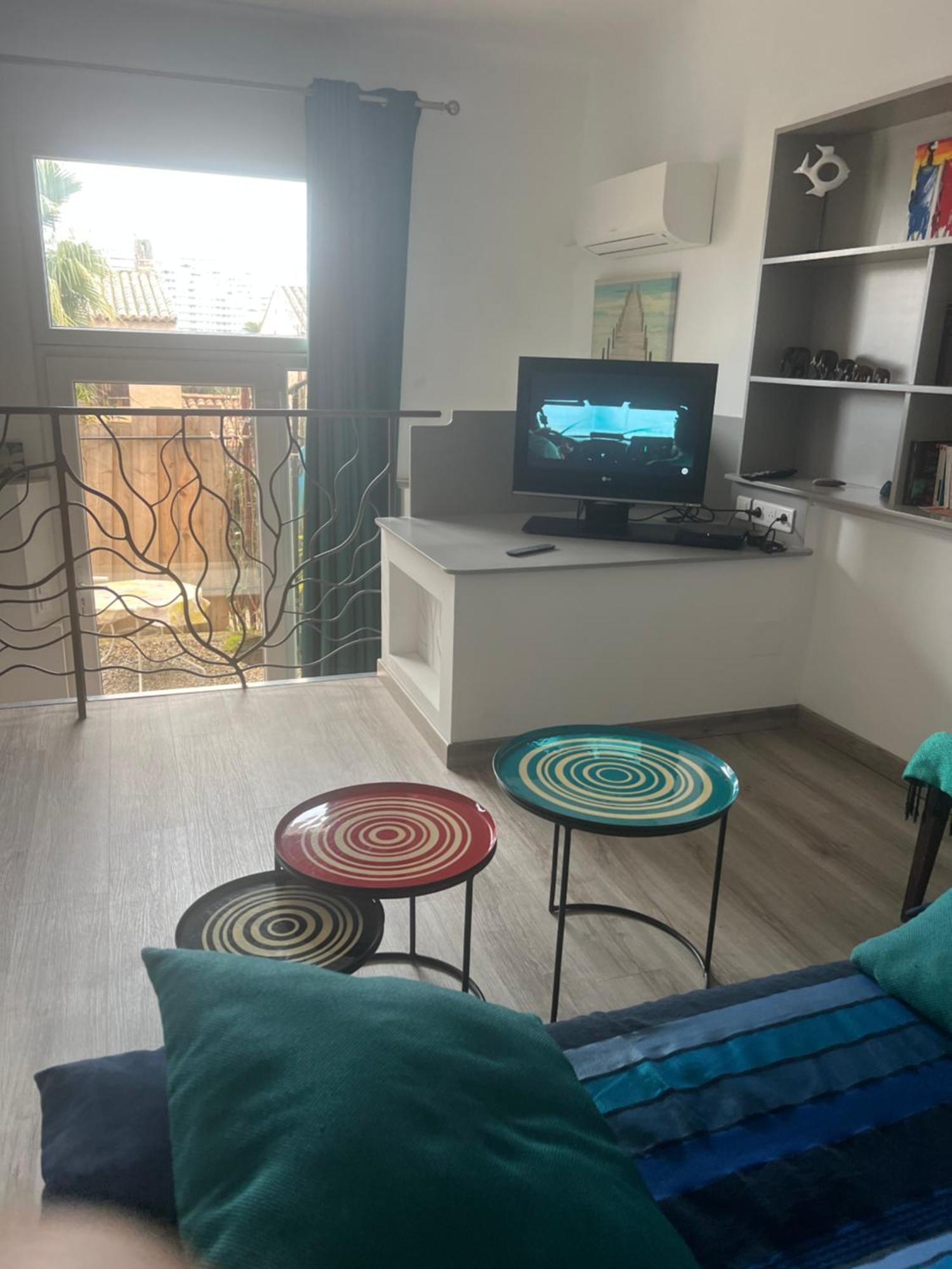 2 Pieces Rez-De-Jardin Dans Maison Avec Piscine Villeneuve-Loubet Dış mekan fotoğraf