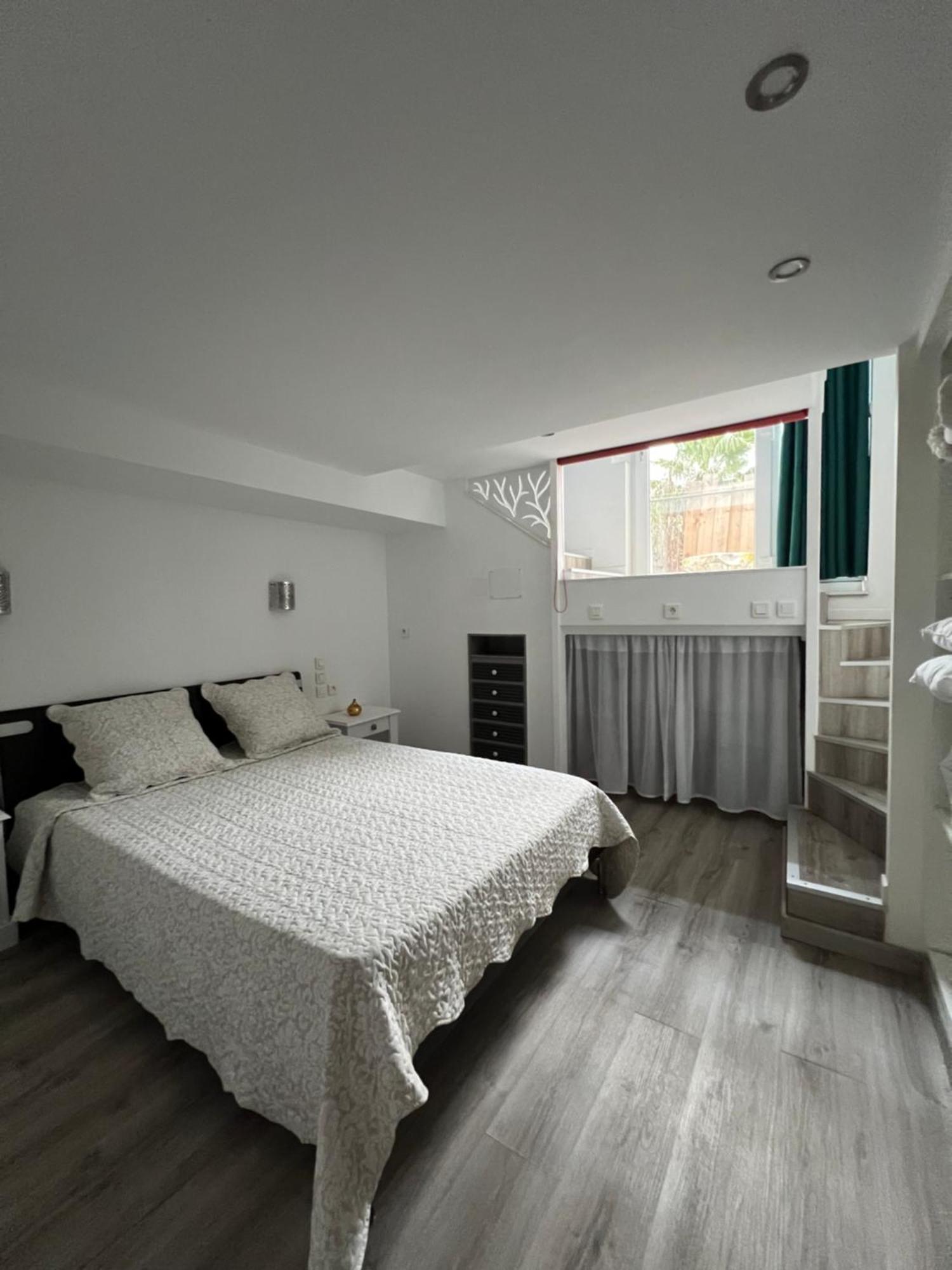 2 Pieces Rez-De-Jardin Dans Maison Avec Piscine Villeneuve-Loubet Dış mekan fotoğraf