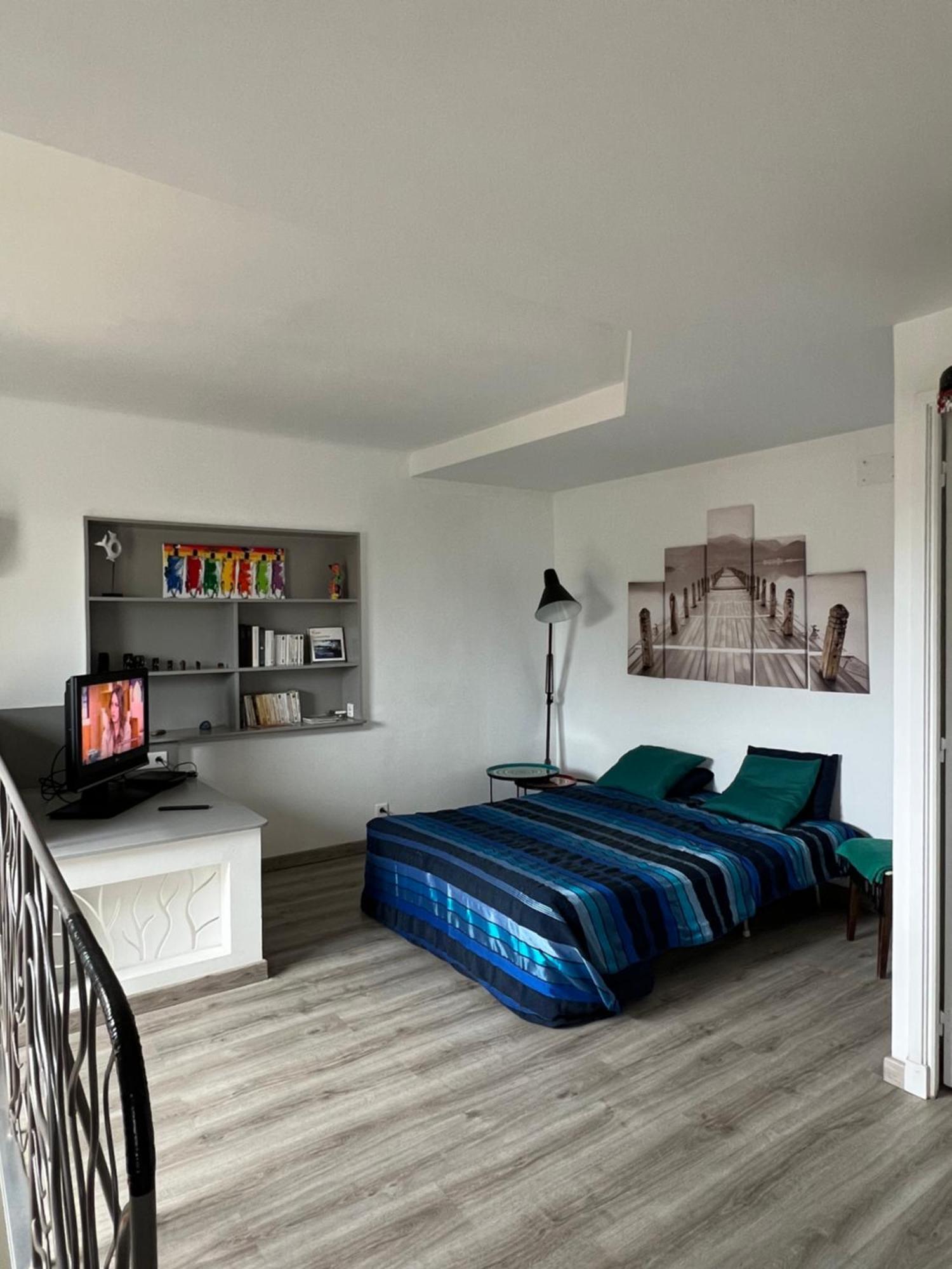 2 Pieces Rez-De-Jardin Dans Maison Avec Piscine Villeneuve-Loubet Dış mekan fotoğraf